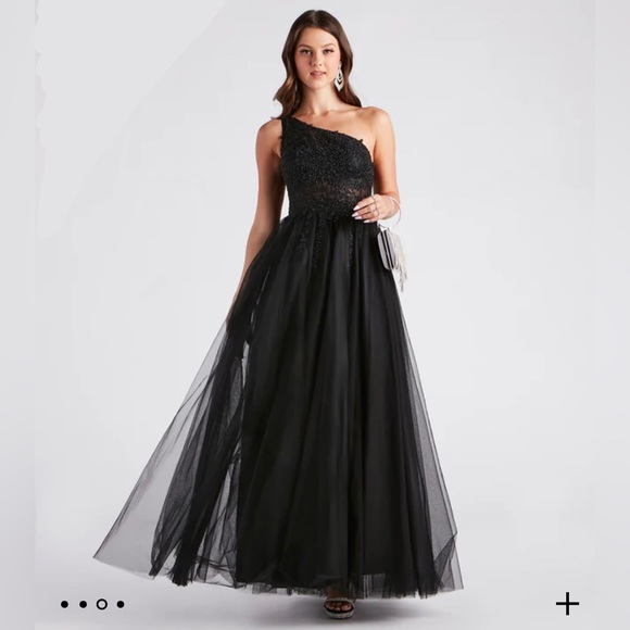 Black prom dress from Windsor - Picture 2 of 4